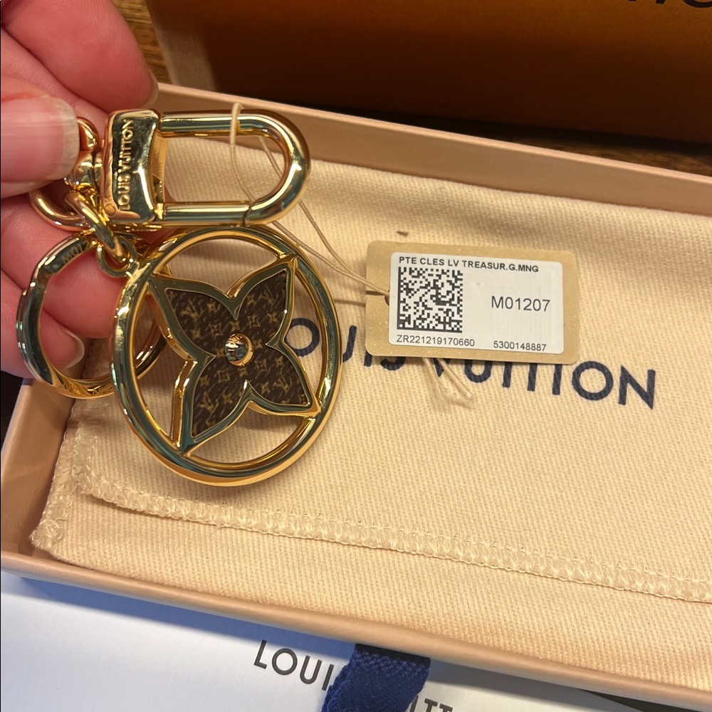 Louis Vuitton monogram puzzle keychain - Picture 6 of 9